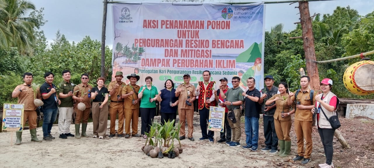 AKSI PENANAMAN POHON UNTUK PENGURANGAN RESIKO BENCANA DAN MITIGASI DAMPAK PERUBAHAN IKLIM DALAM PERINGATAN HARI PENGURANGAN RESIKO BENCANA SEDUNIA