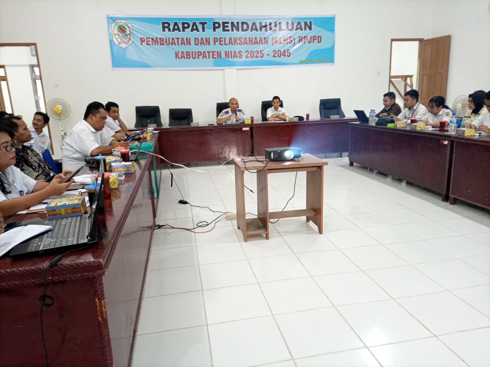 RAPAT PENDAHULUAN DALAM PEMBUATAN & PELAKSANAAN PENYUSUNAN KAJIAN LINGKUNGAN HIDUP STRATEGIS (KLHS) RPJPD 2025-2045 KAB. NIAS, PERIHAL PEMBUATAN & PELAKSANAAN KAJIAN LINGKUNGAN HIDUP STRATEGIS (KLHS) RPJPD/RPJMD KE DALAM DOKUMEN RPJPD/RPJMD KAB. NIAS